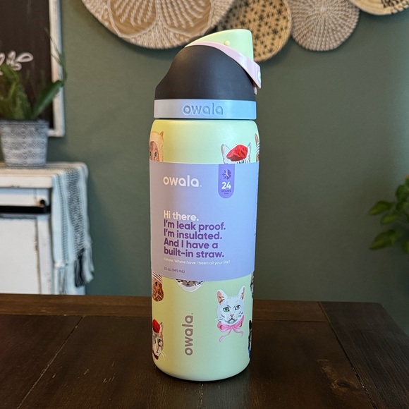 Owala UO Exclusive FreeSip 32 oz Water Bottle in Cat Collage Catwala. New! - Picture 2 of 8
